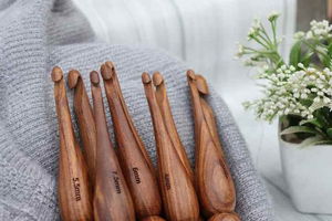 Ganchos de Crochet de Madera Hechos a Mano Modernos al por Mayor, Diseño Ergonómico, Perfectos para Amigurumi y Hilos Finos - Product Image 2