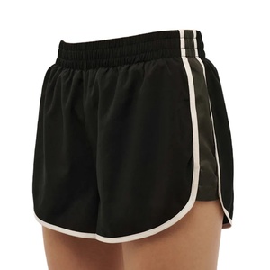 Pantalones cortos de mujer para ropa deportiva, pantalones cortos para correr de poliéster Spandex con parche dividido lateral, bragas informales de Color negro para mujer - Product Image 4