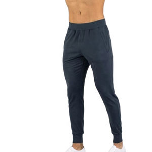 Los últimos pantalones de chándal para hombre con bajo OEM Streetwear moda tela de algodón grueso logotipo personalizado disponible para la venta - Product Image 5