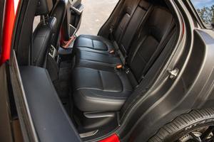 Jaguar F-Pace P250 S Turbo 4 cylindres, transmission intégrale, modèle 2022, en excellent état - Product Image 4