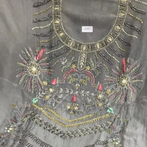 Trajes bordados a mano sin costuras de diseñador moderno para mujeres, moda india, fiestas de estilo tradicional - Product Image 1