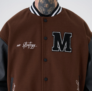 Chaqueta universitaria con letras de béisbol personalizada de fabricante OEM para hombre, chaqueta de invierno informal con bordado de chenilla de alta calidad y mangas de cuero - Product Image 3