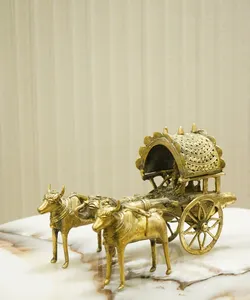 黄铜仿古饰面牛车家用餐桌装饰和家居装饰