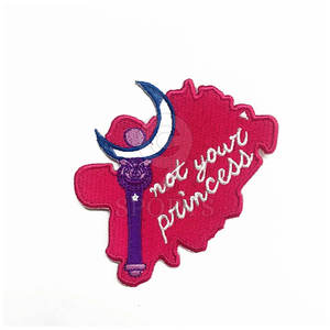 Parche bordado con sellado térmico con borde Merrow para una fácil aplicación en prendas y proyectos de bricolaje - Product Image 6