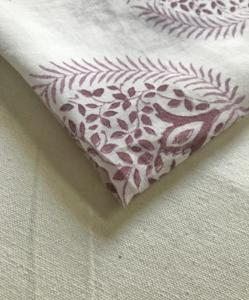 Tela de Algodón Estampada a Mano con Diseño Floral Tradicional Indio Mughal, Textil Teñido Naturalmente - Product Image 4