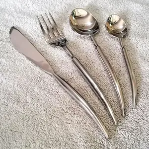 Ensemble de couverts en acier inoxydable fait à la main avec un design élégant parfait pour les célébrations d'anniversaire et la vaisselle de mariage - Product Image 2
