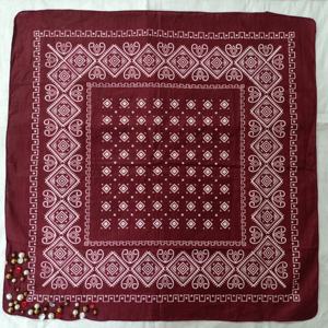 Bandanas en coton imprimé avec perles et paillettes idéal pour les collèges et les magasins de mode de rue pour la revente - Product Image 4