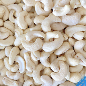 Meilleur taux de vente en gros de noix de cajou crues Vietnam WW180 WW240 WW320 Vente en gros exportée vers l'Asie, l'UE, le Moyen-Orient - Product Image 1