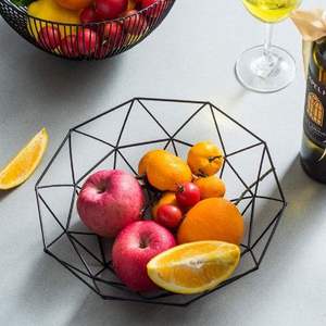 Panier à fruits en métal au design contemporain, parfait pour les cuisines modernes, minimalistes et industrielles - Product Image 1