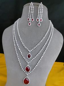 Conjunto de collar de tres capas de diamantes de circón de moda de diseñador con pendientes acabado plateado con aspecto de piedra AD para boda para mujer - Product Image 3