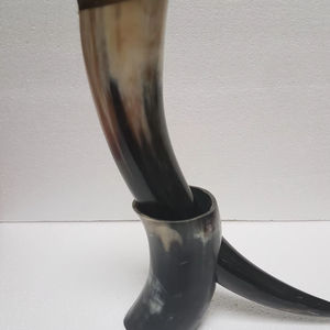 Taza de cuerno vikingo rústico hecha a mano Natural ecológico religioso Ale Cup correa de cuero nórdico inspirado Mead beber regalo Set India - Product Image 4