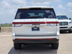 Lincoln Na0vigator Black Label 2024 Usado en Buen Estado, SUV 4x4 de 4 Puertas (Motor Turbo de 6 Cilindros y 3.5L, 10A) - Product Image 3