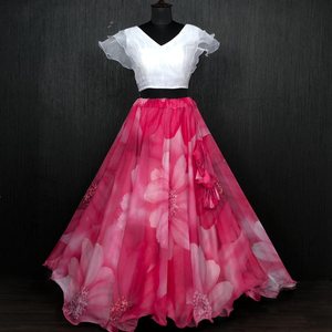 Ensemble Lehenga Choli prêt-à-porter, imprimé numérique, style traditionnel indien, de créateur - Product Image 1