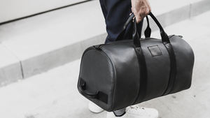 Bolsa de lona de cuero genuino impermeable para hombre de gran capacidad con compartimento para zapatos bolsa de fin de semana de PU reciclada - Product Image 4
