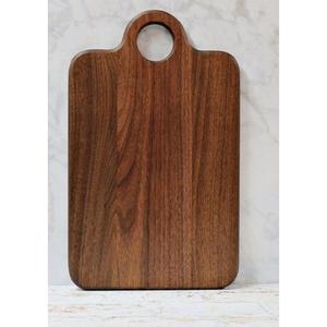Planche à découper multifonctionnelle en bois adaptée à la découpe, au tranchage et à la présentation des aliments dans toute cuisine moderne - Product Image 1
