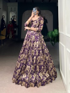 Vêtements occasionnels Tussar en soie avec imprimé floral Lehenga Choli Femme Fabricant de mode de Surat au taux le plus bas - Product Image 2