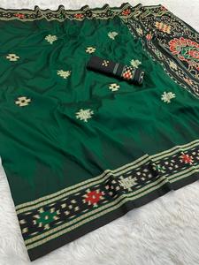 Saree en soie Pure Handloom de créateur avec tissage Zari Vêtements de fête de mariage traditionnels indiens et pakistanais pour femmes - Product Image 2