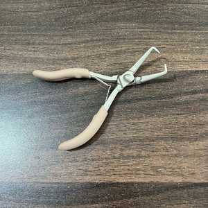 Pince à retirer les microbilles pour extensions de cheveux en acier inoxydable, impression de logo personnalisée, maintien solide, service OEM - Product Image 6