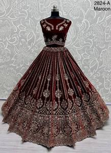 Pipa de cristal de diseñador y motivo hecho a mano nupcial Lehenga Choli para Bodas de invierno - Product Image 5