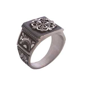 Bague pour homme en argent sterling 925, motif carré gravé, bijou artisanal, sertissage invisible, rhodié, pour usage quotidien - Product Image 3