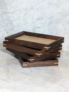 Plateau de rangement et de service moderne aux lignes épurées, côtés surélevés, surface lisse, parfait pour organiser la salle à manger et la maison élégante - Product Image 5