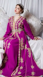 SUPERBE BRODERIE ZARI SUR BELLE ROBE CAFTAN MAROCAIN AVEC PERLES DE VERRE EN CRISTAL, FILS, PERLES, TRAVAIL DABKA @ 2024 - Product Image 2
