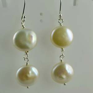 Boucles d'oreilles pendantes en argent sterling 925 faites à la main, perles de culture d'eau douce authentiques, un cadeau d'anniversaire charmant pour elle - Product Image 1