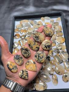 อะซูไรต์ชัตต์ต์ไคต์คุณภาพสูง เกรด AAA หินธรรมชาติทรงหลังเบี้ย ขายส่งจำนวนมาก สำหรับทำเครื่องประดับ - Product Image 4