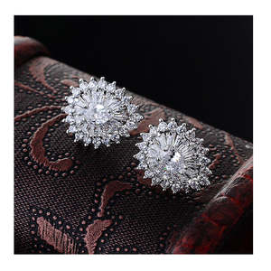 Orecchini a perno a goccia multiforme color argento con ametista taglio a pera autentica e diamante, motivo floreale, in oro rosa, per matrimoni - Product Image 3