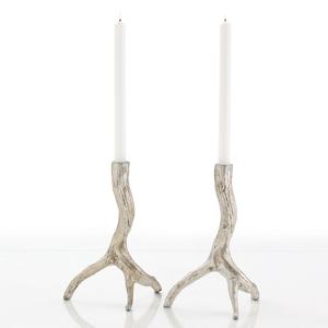 Bougeoir décoratif en métal avec design à défilement élégant et base robuste parfait pour ajouter de l'éclairage aux paramètres de décoration intérieure - Product Image 6