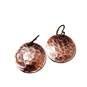 Boucles d'oreilles en cuivre femme et filles martelées Design unique avec différentes formes pures fabriquées à la main de nombreux motifs - Product Image 4