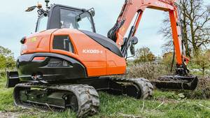 Mini-excavatrice Kubota KX085-5, 8,5 tonnes, excavatrice compacte à chenilles, cabine fermée de luxe, bras oscillant, pompe, moteur haute puissance - Product Image 2