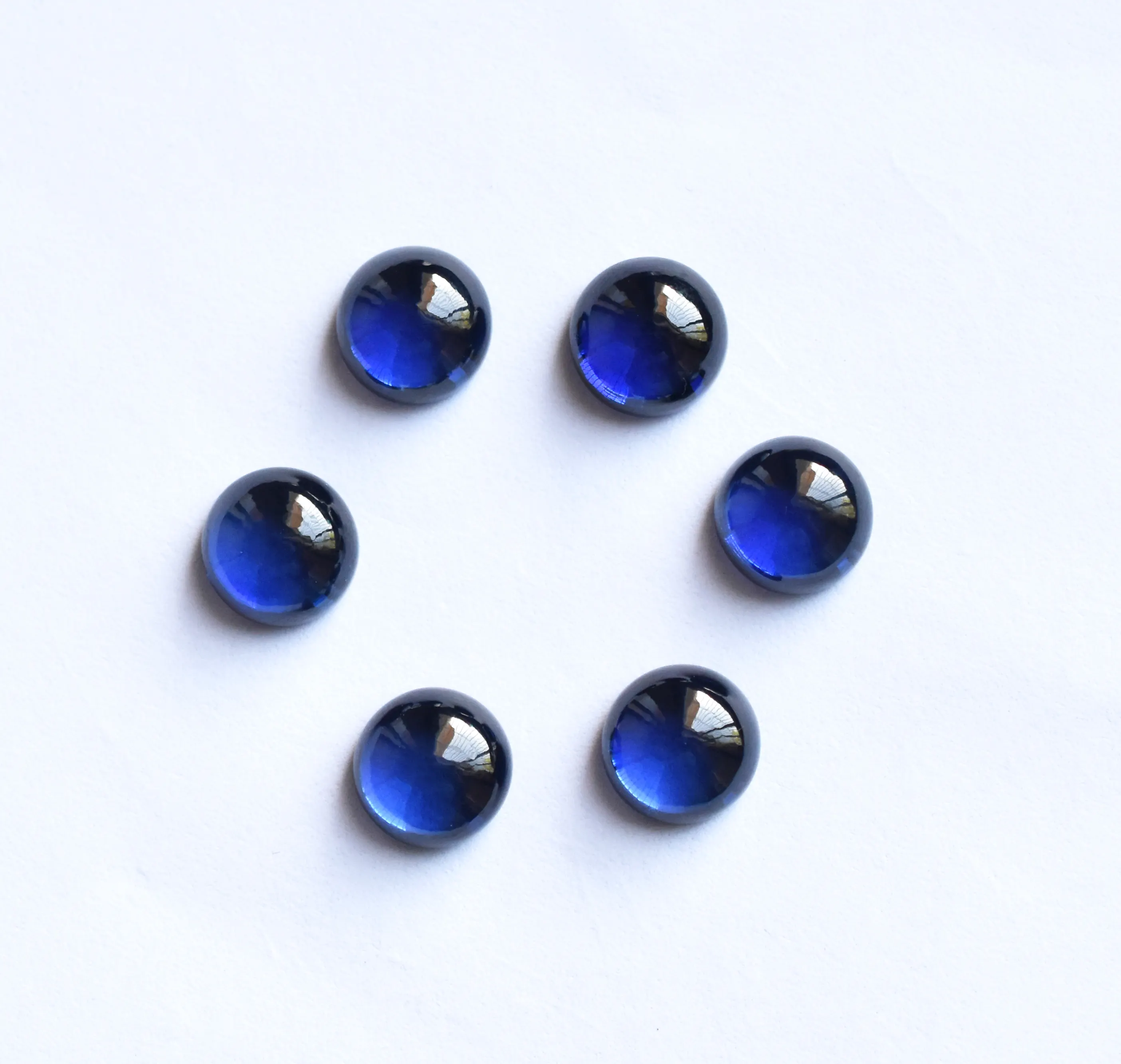 Выращенный в лаборатории синий сапфир Круглый Калиброванный свободный драгоценный камень от 3 мм до 15 мм доступный Гладкий кабошон драгоценный камень для ювелирных изделий.