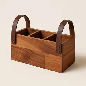 Cesta de madera hecha a mano con acabado gris, ideal para picnics, cenas al aire libre y necesidades de organización de la cocina. - Product Image 3