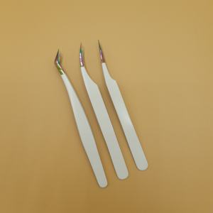 Pinzas de Precisión para Extensión de Pestañas con Puntas Serradas de Acero Inoxidable, Recubrimiento en Polvo, Puntas de Fibra, Agarre Perfecto, Aislamiento - Product Image 1