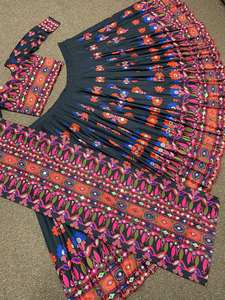 Espejo hermoso de seda de mantequilla pesada para mujeres indias, trabajo manual, impresión Digital Lehenga Choli y Dupatta con impresión y trabajo de espejo - Product Image 4