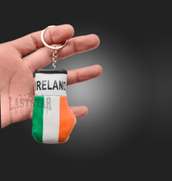 Porte-clés de haute qualité en forme de mini-gant de boxe en cuir PU, personnalisé avec logo du drapeau irlandais et poignet à lacets