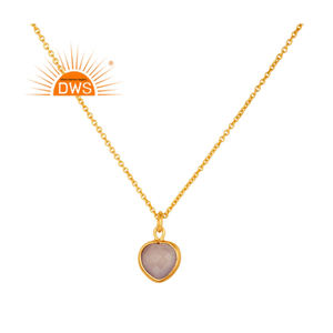 Collar con colgante de piedras preciosas de Calcedonia Rosa natural chapado en oro de 18 quilates de plata esterlina, fabricante de joyería fina Demi - Product Image 3