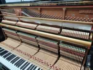 Piano droit japonais TOP Kawai SA8E pour performance professionnelle, livraison mondiale disponible, planche sonore en bois massif SA8E - Product Image 6