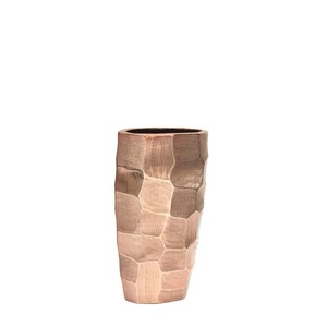 Vase en métal or rose fabriqué à la main pour la décoration intérieure moderne Vase en or rose à facettes avec finition texturée - Product Image 2