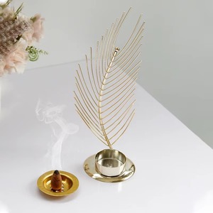 Brûleur d'encens métallique texturé en plumes de haute qualité, il aide à conjurer l'énergie négative, parfait pour les fêtes arabes - Product Image 5