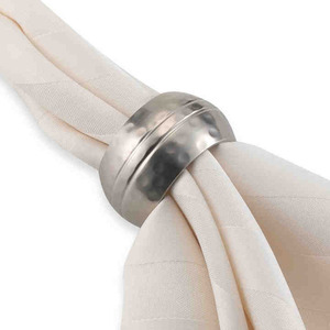 Rond de serviette rond en laiton doré avec corne martelée pour mariages et tables à dîner spéciales - Product Image 2