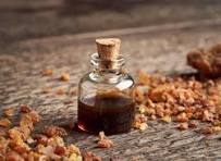 น้ำมันหอมระเหยมดยอบบริสุทธิ์เกรดดีที่สุดสำหรับบำรุงผิวดูแลผิว - Product Image 3