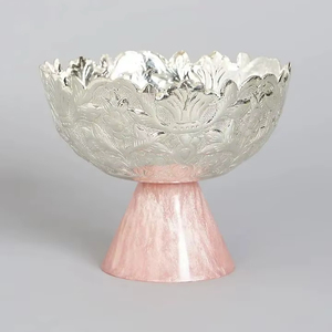 Tazón de Servir de Resina Decorativa de Lujo Hecho a Mano, de la Mejor Calidad, Pulido y Ecológico, con Base de Metal Repujado para Bodas - Product Image 1