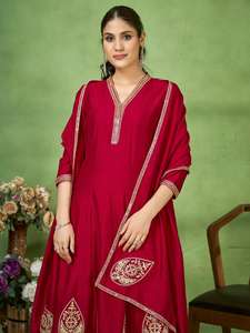 Lo último en seda romana pesada con trabajo de bordado Kurti con pantalón con trabajo de bordado de organza pesado Dupatta - Product Image 3