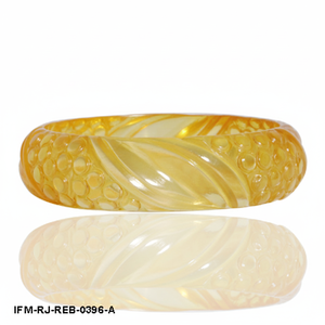 Bracelet en résine ambre miel Harvest Leena, sculpté à la main, texturé, rétro, pour femmes - Product Image 1