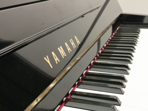 Piano Vertical Yamaha U3M Japonés Usado, Acústico, Negro Pulido, Restaurado, Alta Calidad, Duradero, Profesional, U3, Larga Vida Útil - Product Image 2