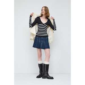 Camiseta Informal de Manga Larga sin Costuras con Cuello Polo, Color Negro - Product Image 6