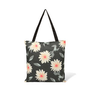 Sacs fourre-tout tendance Fields of Daisy pour femmes, en toile durable avec fermeture éclair, broderies, pompons, fleurs, lettres et motifs. - Product Image 5