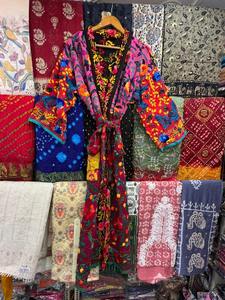 เสื้อคลุมกิโมโนปักลาย Phulkari เสื้อแจ็คเก็ตแฟชั่นโบฮีเมียนปักลายด้วยด้ายหลากสี - Product Image 2